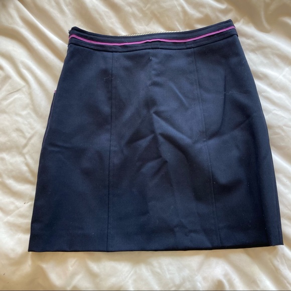 Brooks Brothers navy mini skirt with front pockets & purple trim - Picture 5 of 13